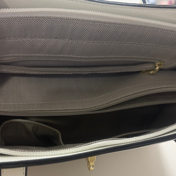 Chic Tibes White purse Set - Picture 4 of 7